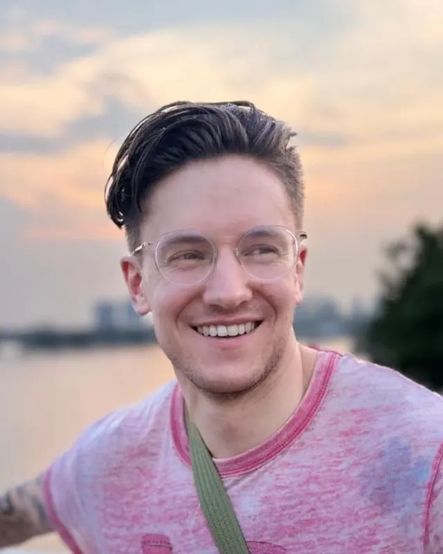 Portrait of Derek Jouppi.